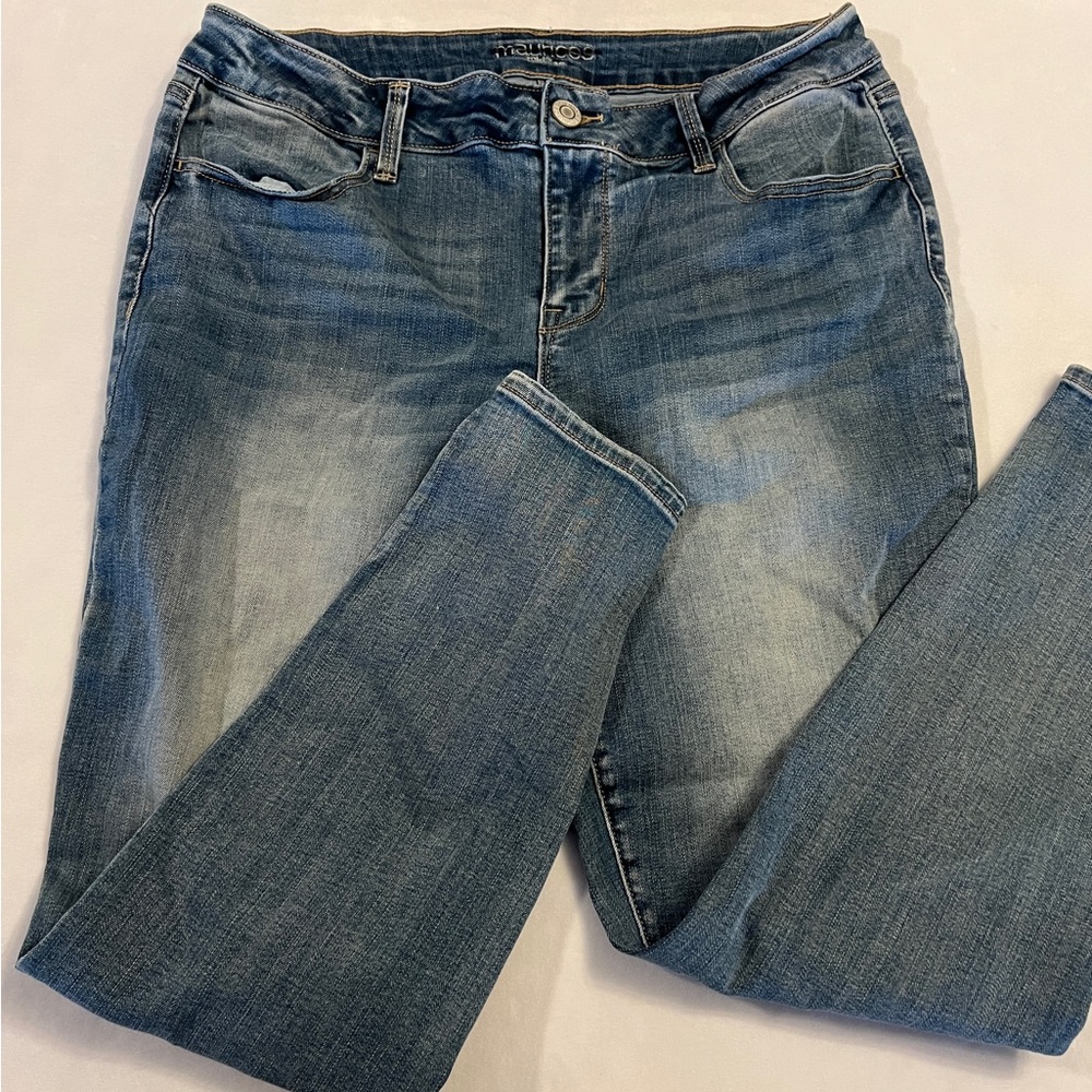 Large 12/14 NEW Maurices Jeans Straight Mid Rise Regular Stretch Spandex Demin